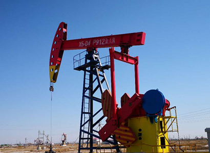 發(fā)明了盤(pán)形低速大扭矩永磁電機(jī)，減少了傳動(dòng)環(huán)節(jié)，提高了傳動(dòng)效率